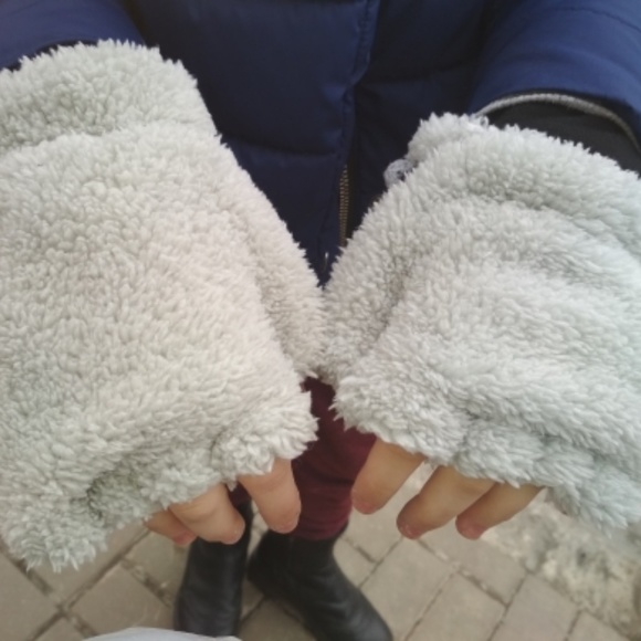 Winter Paw Mittens - Picture 2 of 2